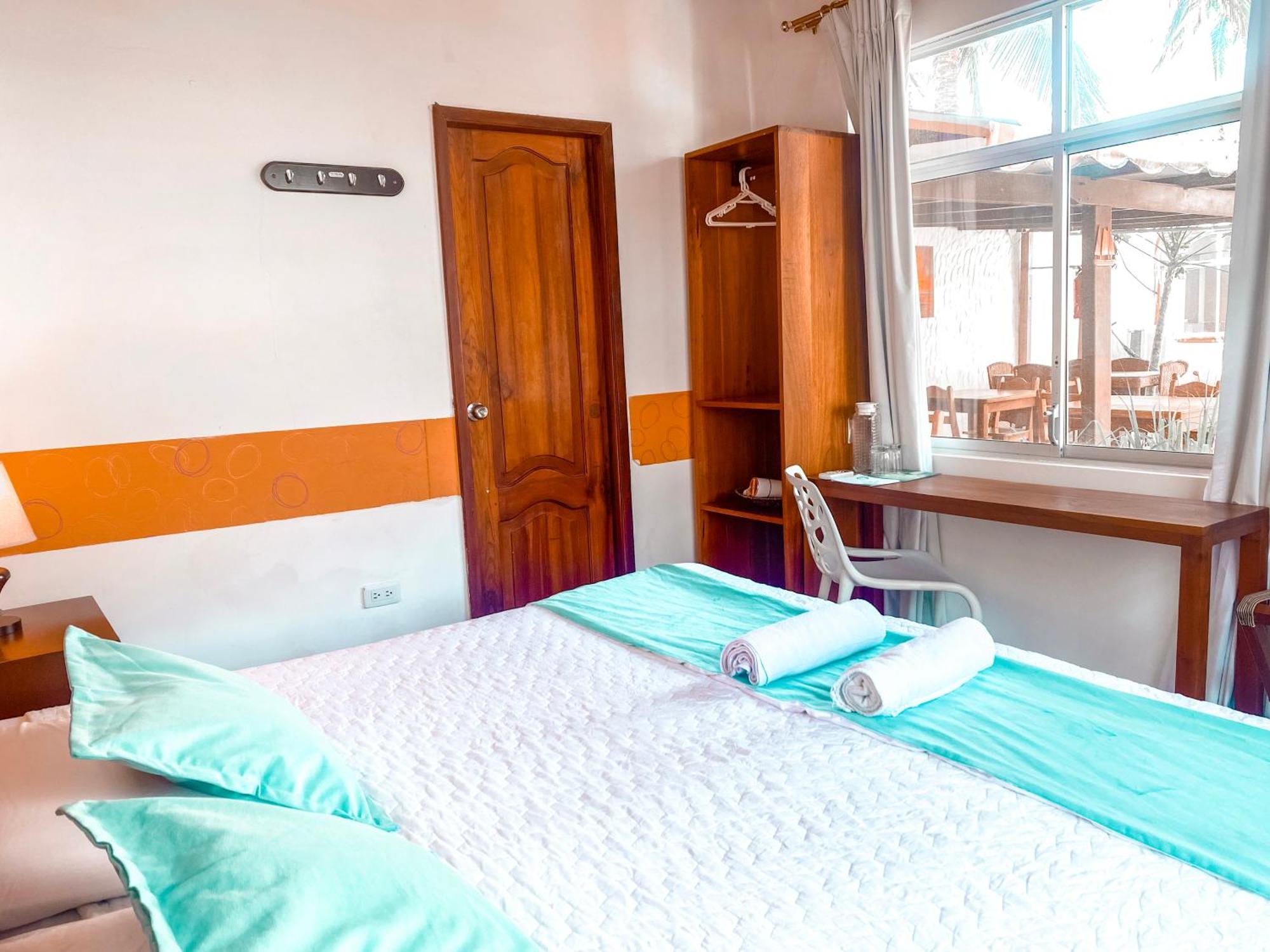 פורטו וילאמיל Hotel Coral Blanco With High Speed Internet Starlink And Galapagos Tour Operator מראה חיצוני תמונה