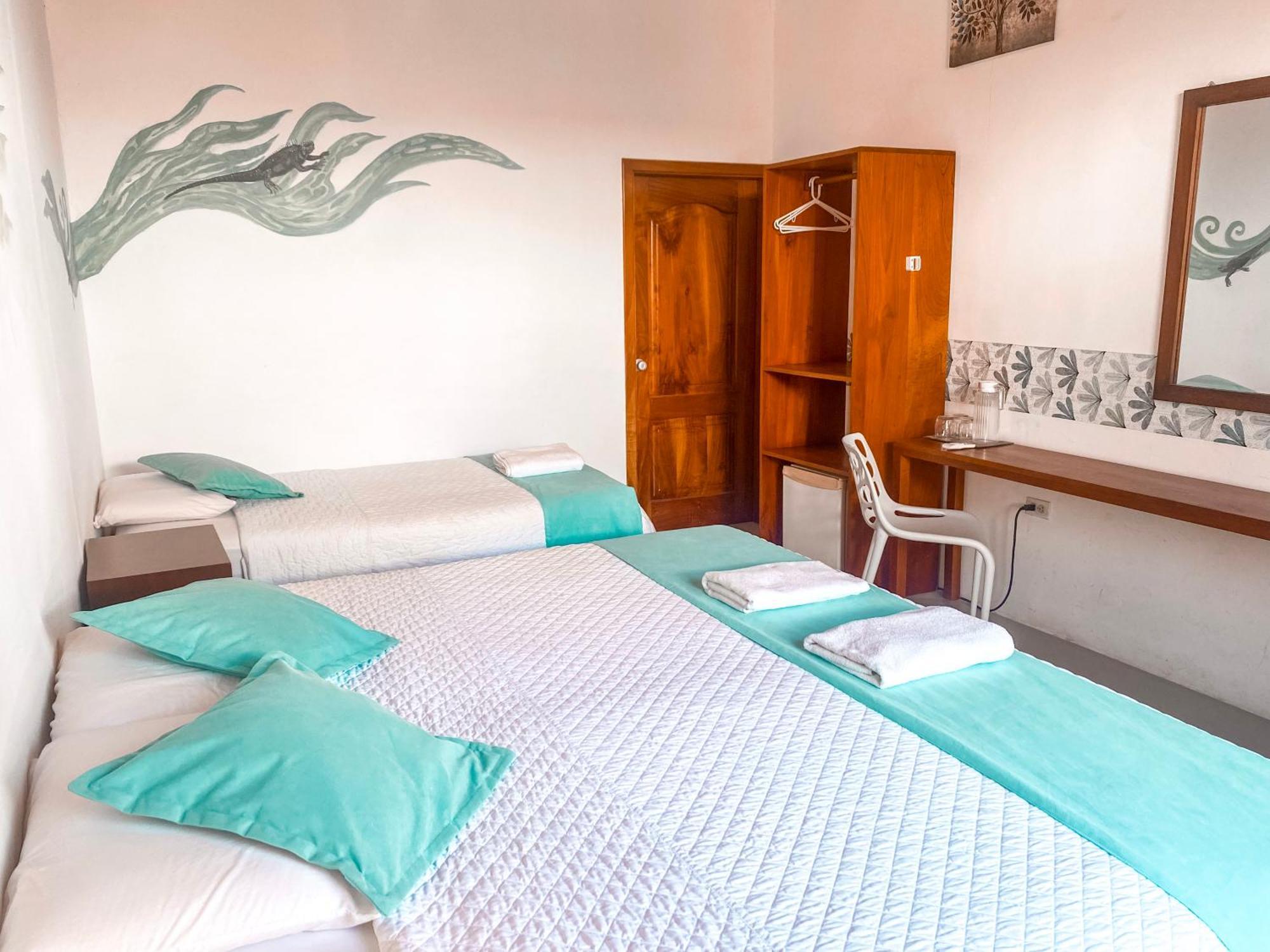 פורטו וילאמיל Hotel Coral Blanco With High Speed Internet Starlink And Galapagos Tour Operator מראה חיצוני תמונה
