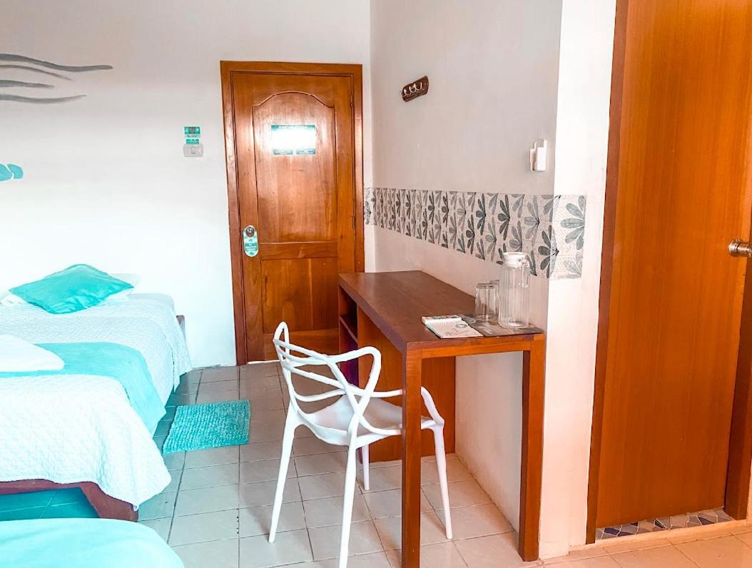פורטו וילאמיל Hotel Coral Blanco With High Speed Internet Starlink And Galapagos Tour Operator מראה חיצוני תמונה